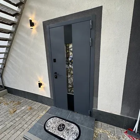 On Snijna Street 5 דירה