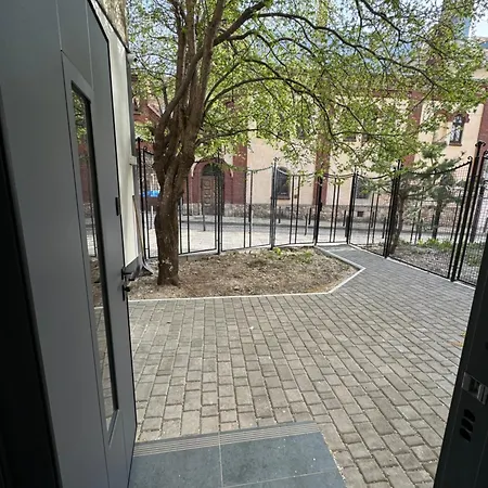 On Snijna Street 5