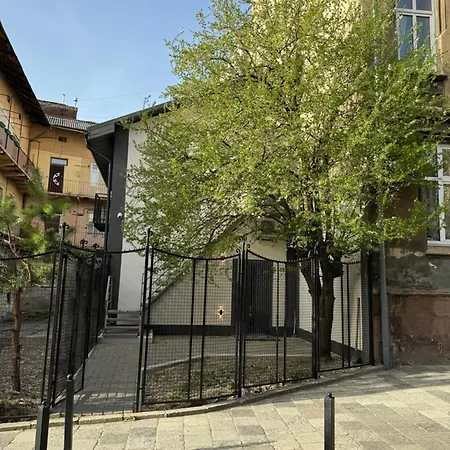Апартаменти On Snijna Street 5 *